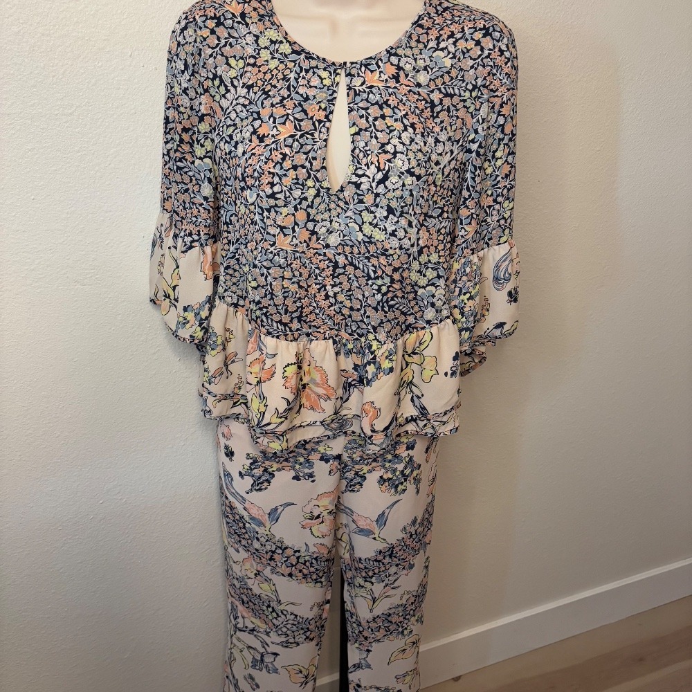 BCBGMAXAZRIA Floral 2 Piece Set Pants Blouse Ruffle Pink Blue Sz Small